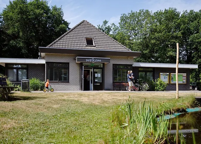 Rcn De Flaasbloem Ferienpark 5*